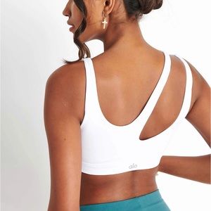 Alo peak bra